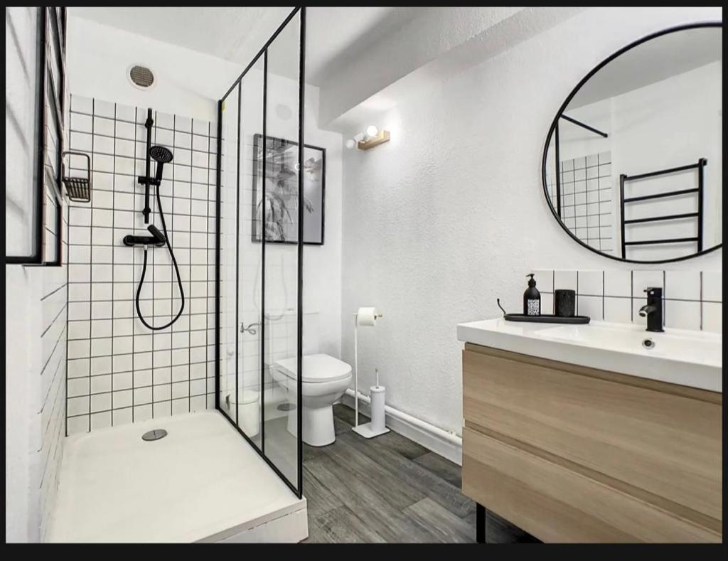 Studio Contemporain Avec Piscine Proche De La Mer Кан Екстериор снимка